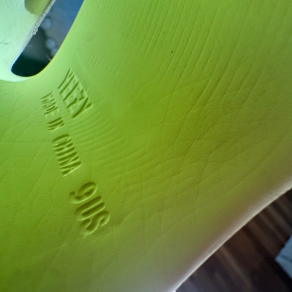 adidas Light Green Slides - Picture 4 of 4